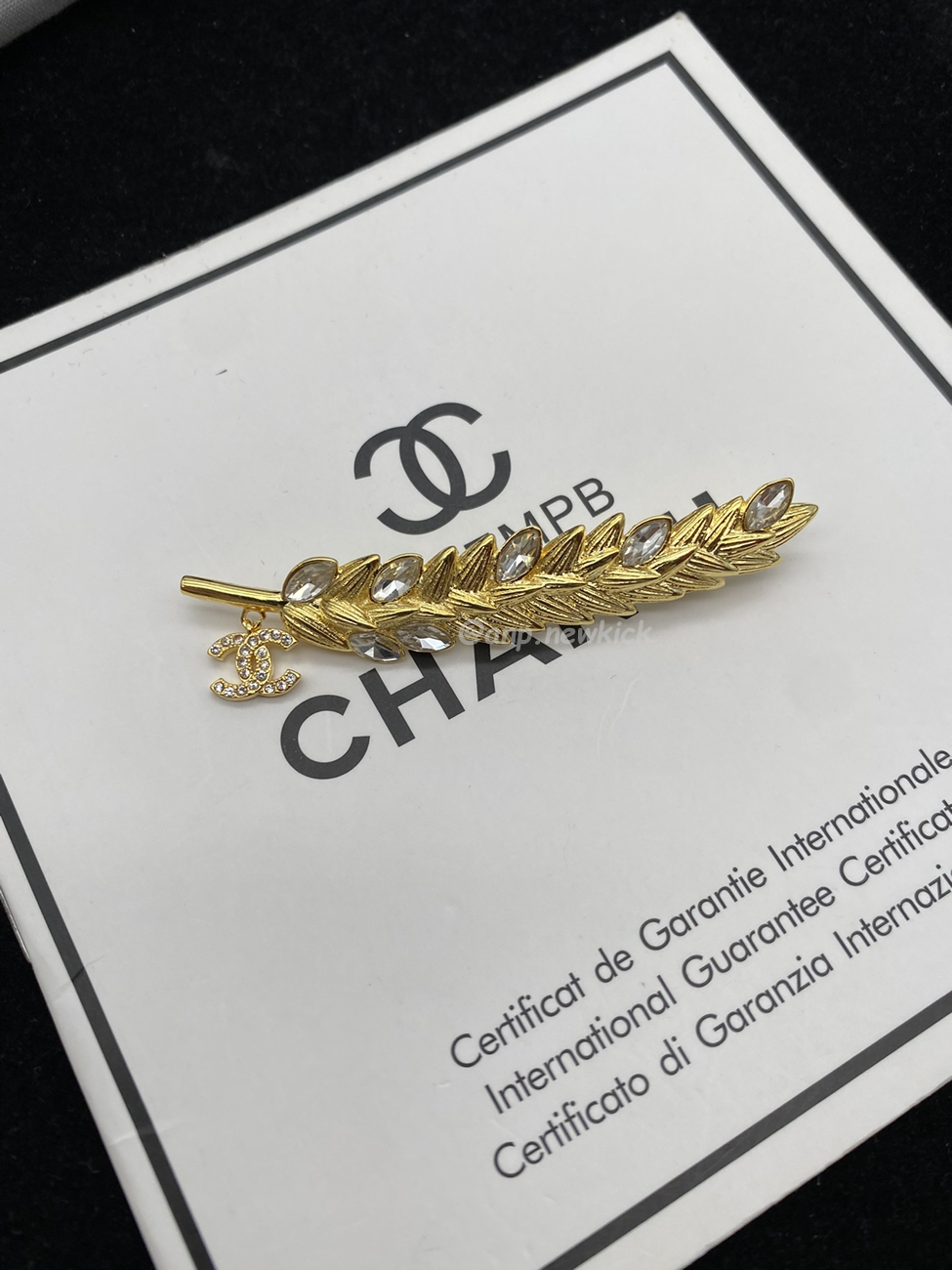 Chanel Glass Pearl Cc Gold Brooch (15) - www.newkick.vip